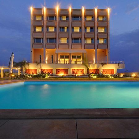Regenta Central Hestia Dahej Esterno foto