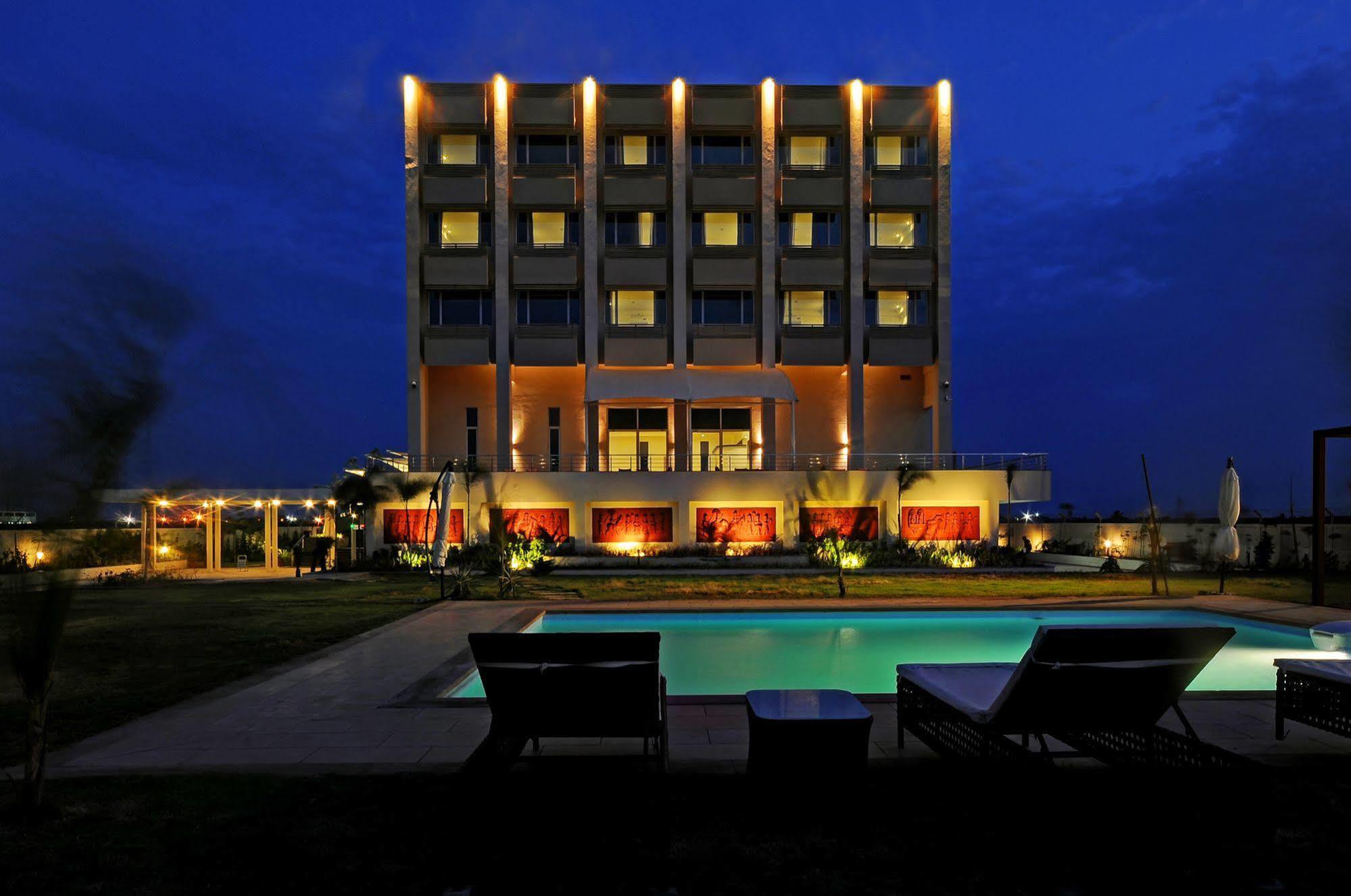 Regenta Central Hestia Dahej Esterno foto
