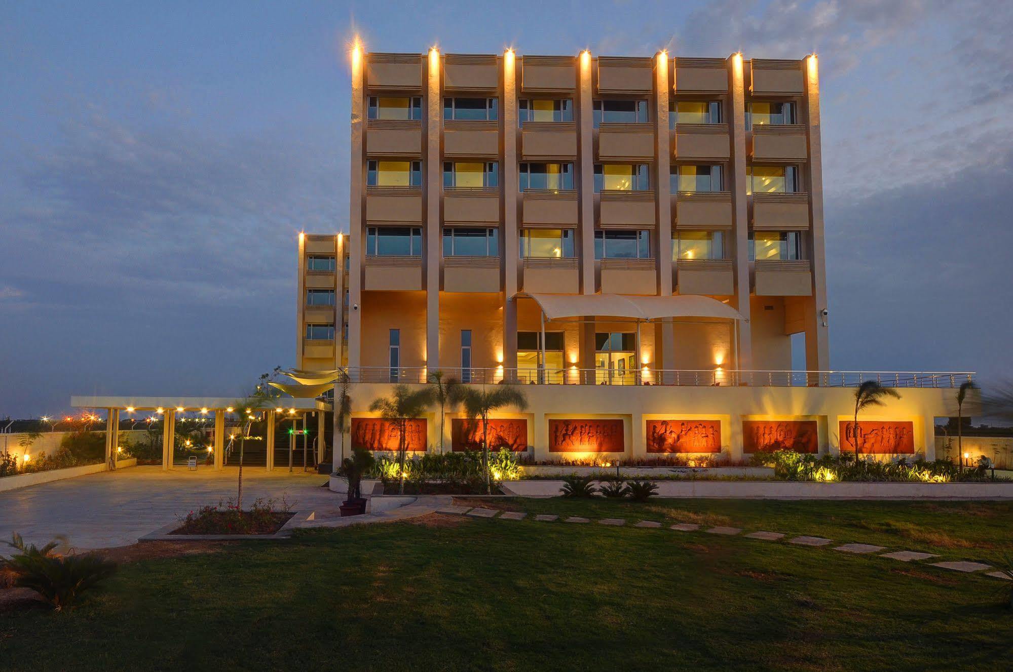 Regenta Central Hestia Dahej Esterno foto